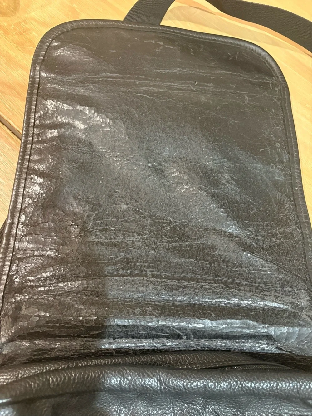 ROOTS Black Leather Men's Laptop/Messenger Bag